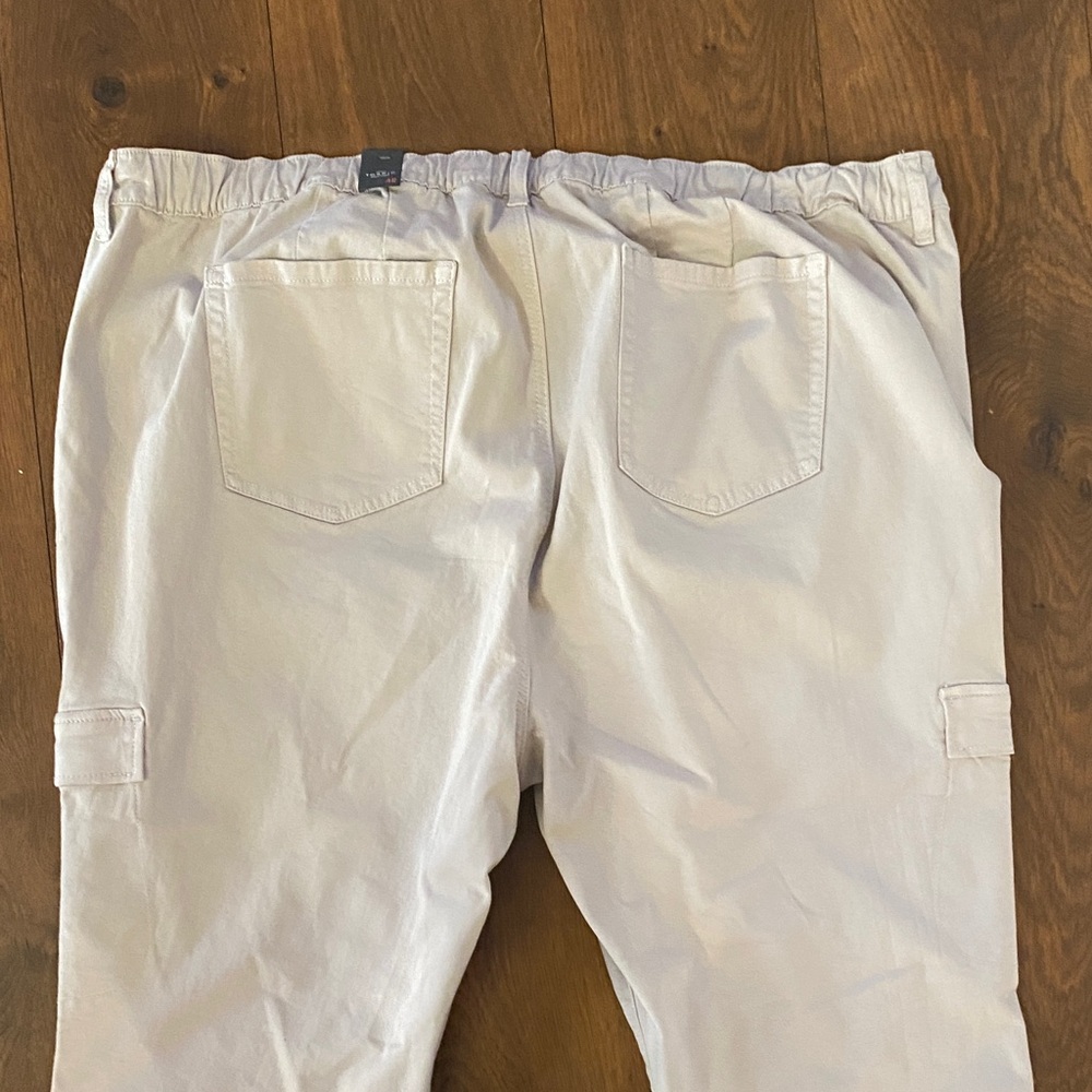 Torrid Pull-On BF Straight Cargo Pants Stone Stretch Twill Size 4 Regular NWT - Picture 6 of 7